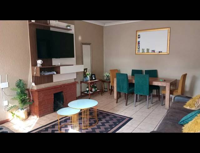 3 BEDROOM HOUSE FOR SALE IN ROODEPOORT CENTRAL